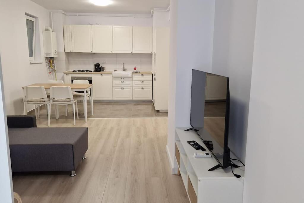 Lovely Apartment In City Center Timisoara Exterior foto